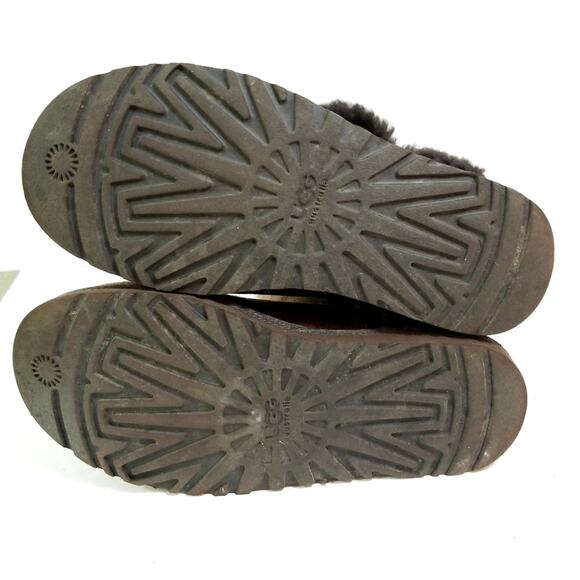 Ugg Button Bailey brown sheepskin suede boots 5 - Picture 12 of 12